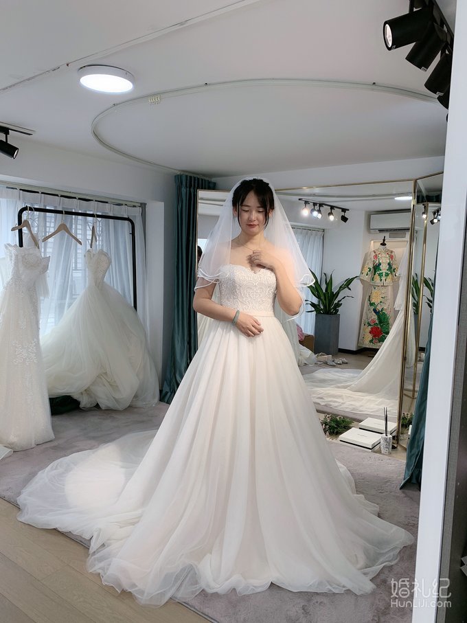 婚纱买还是租？新娘亲测网购1K+婚纱差强人意！