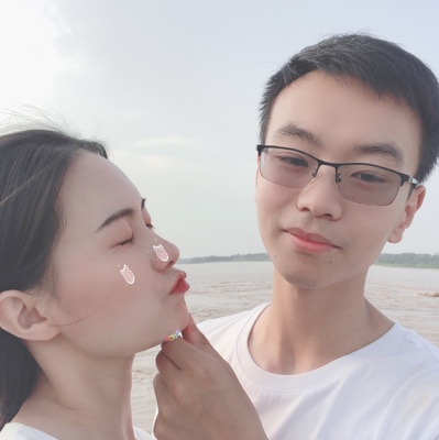 月亮是我啃弯的。。。