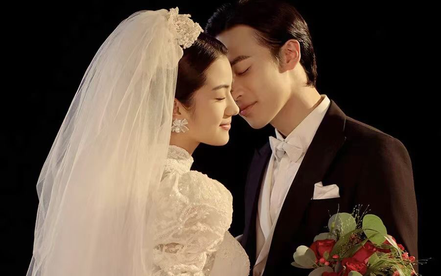 【特惠】4999婚纱照万亩花海+定制婚纱+九组合