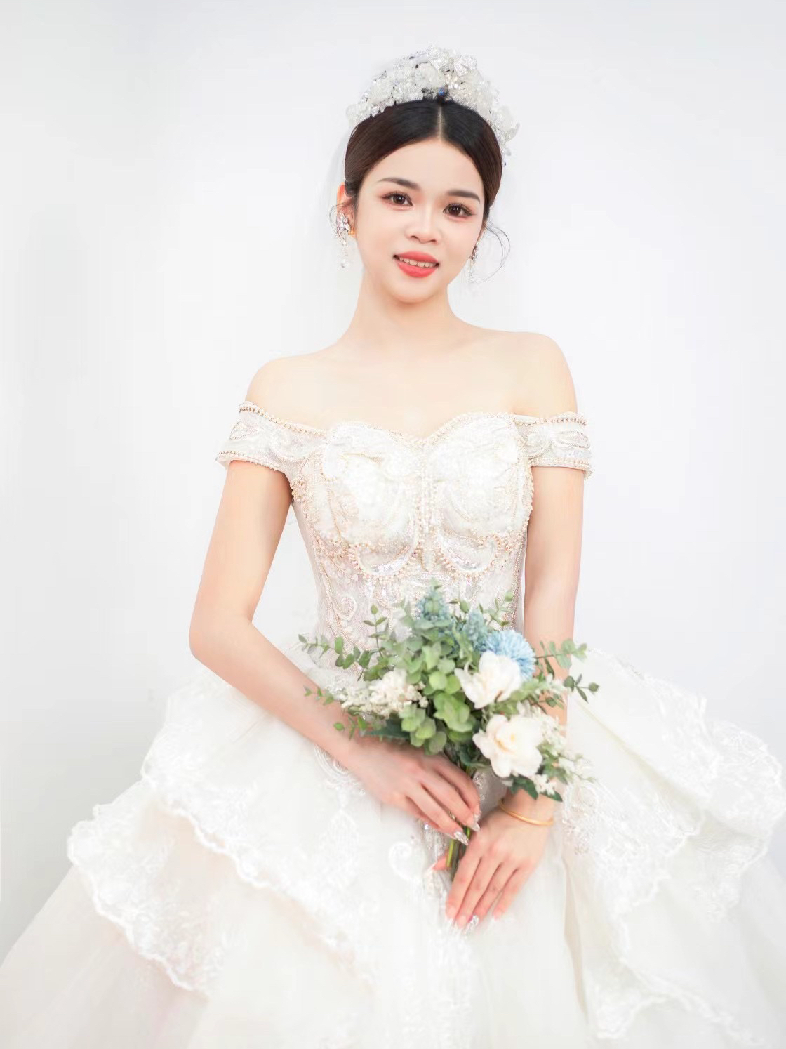 首席化妆师全天跟妆+伴娘妆