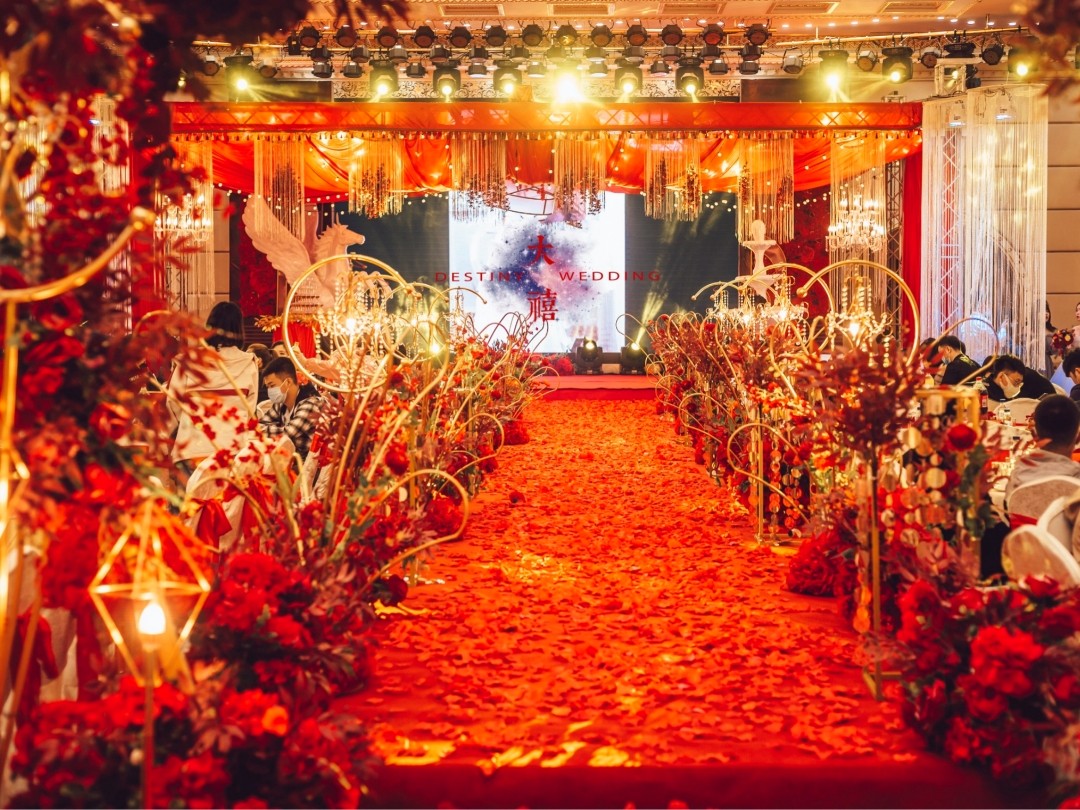 柳河北方酒店欧式高贵红金套系