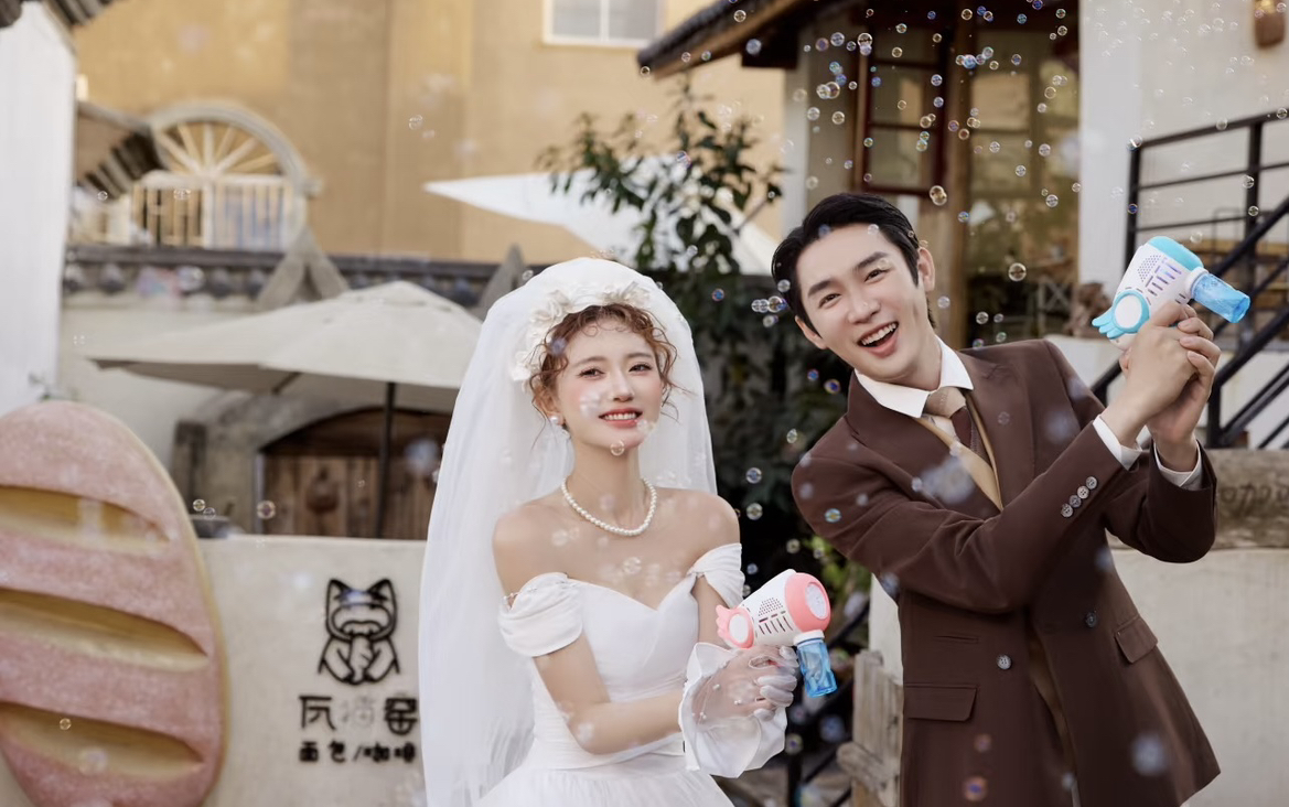 复古氛围感喜嫁婚纱照