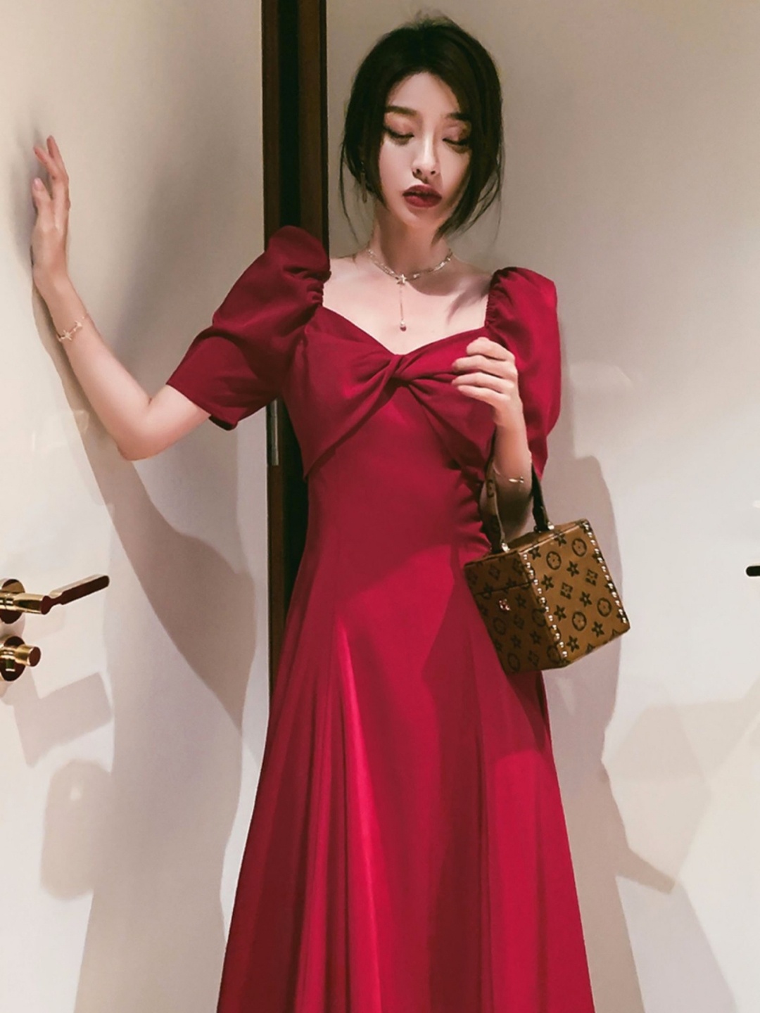 【订婚甄选】租精致敬酒服 享专属自然订婚妆容打造
