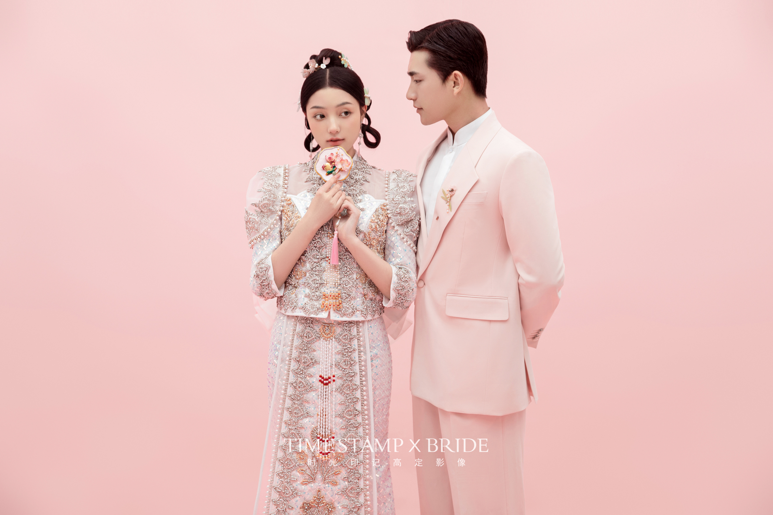 这套新中式秀禾婚纱照，太粉太嫩了吧！