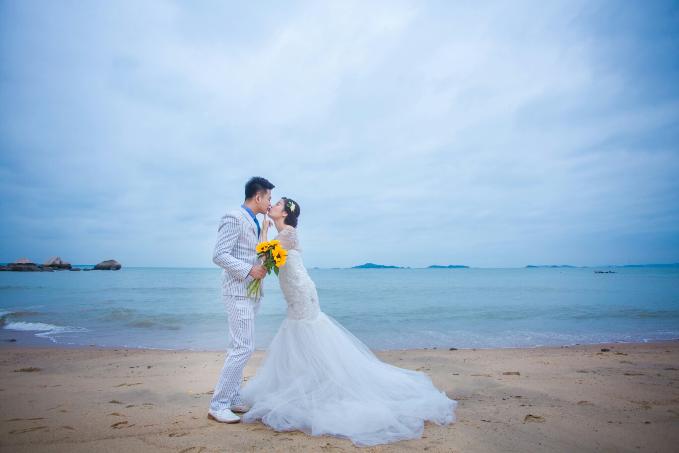 厦门婚纱定制_厦门婚纱摄影(2)