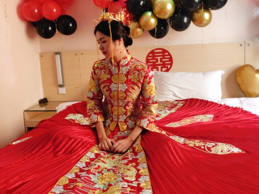 【浪漫美妆】
婚礼跟妆+二妆一补 