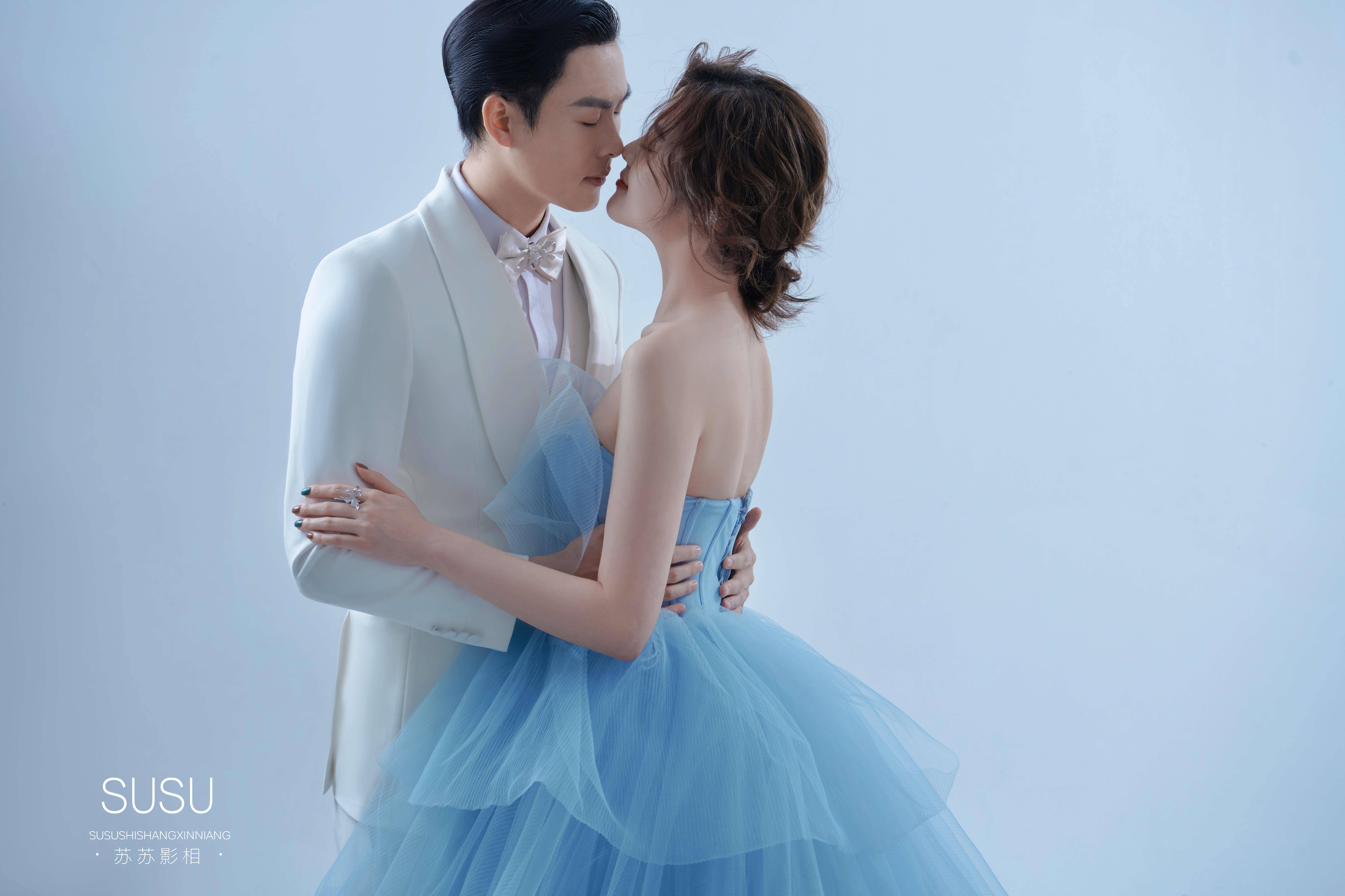 吹爆这组蓝灰色调婚纱照，简直不要太美了