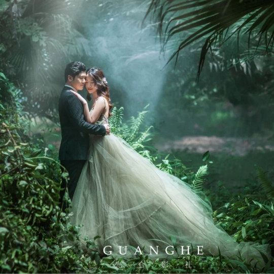 【网络专享优惠】情侣写真时尚婚纱照 