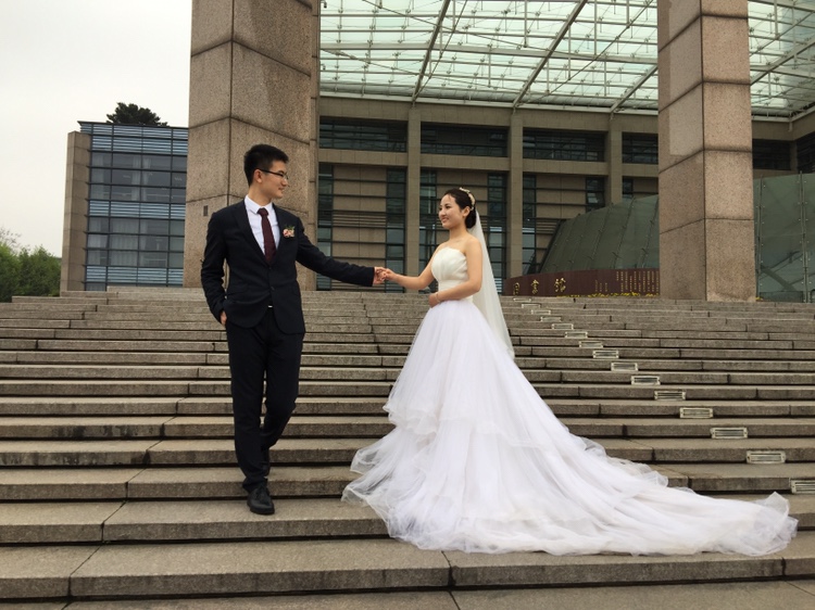 壹定制婚纱_动漫婚纱情侣头像(2)