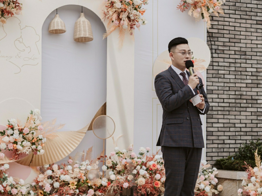 主持+督导+调音  电台主持人，轻松不煽情