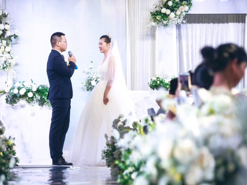 清新超高颜值新娘三套婚纱造型