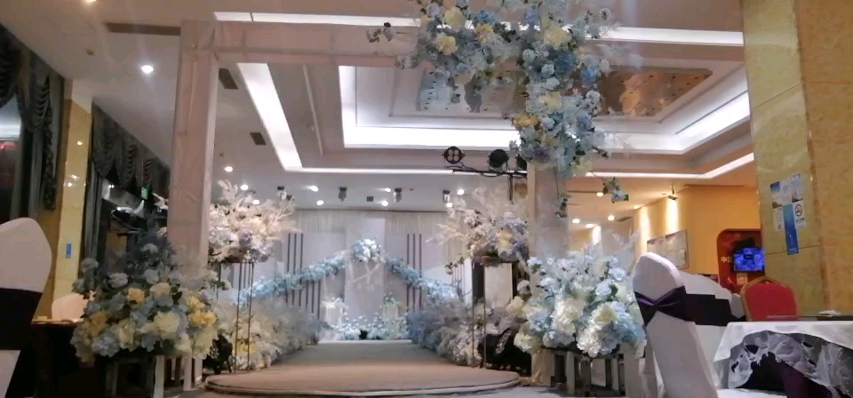 蓝色主题婚礼  多层次背景设计        