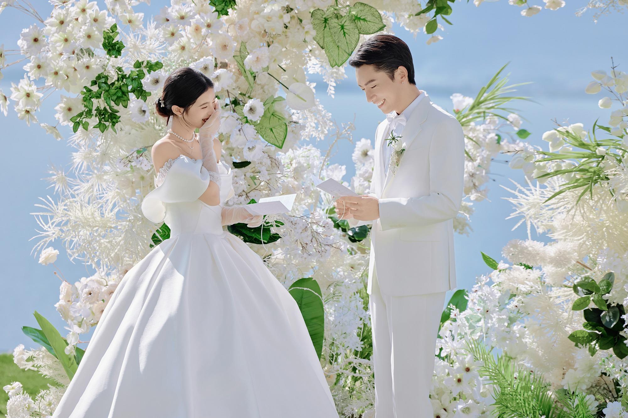 「大理目的地婚礼」半山半岛双机位+微电影+婚纱照