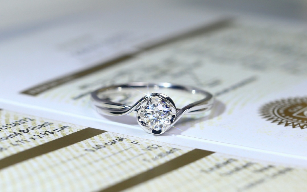 花嫁绽放显钻款式戒壁柔美