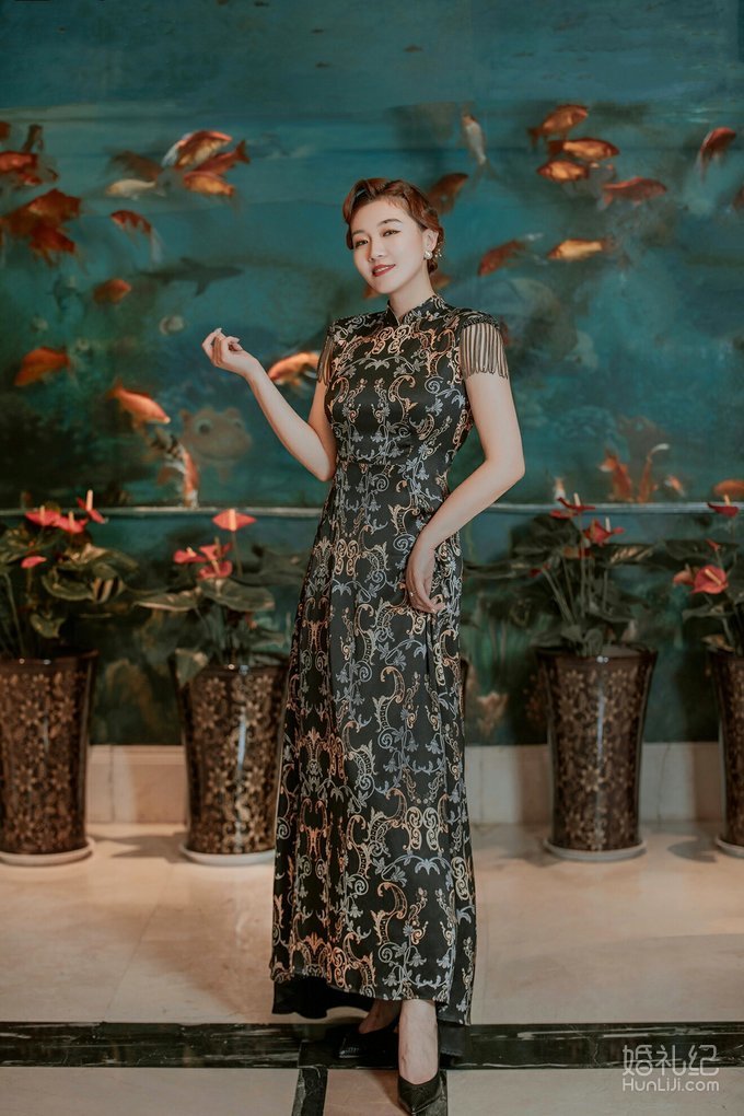 大婚必穿3件礼服，👰🤵一出场全家都夸好看