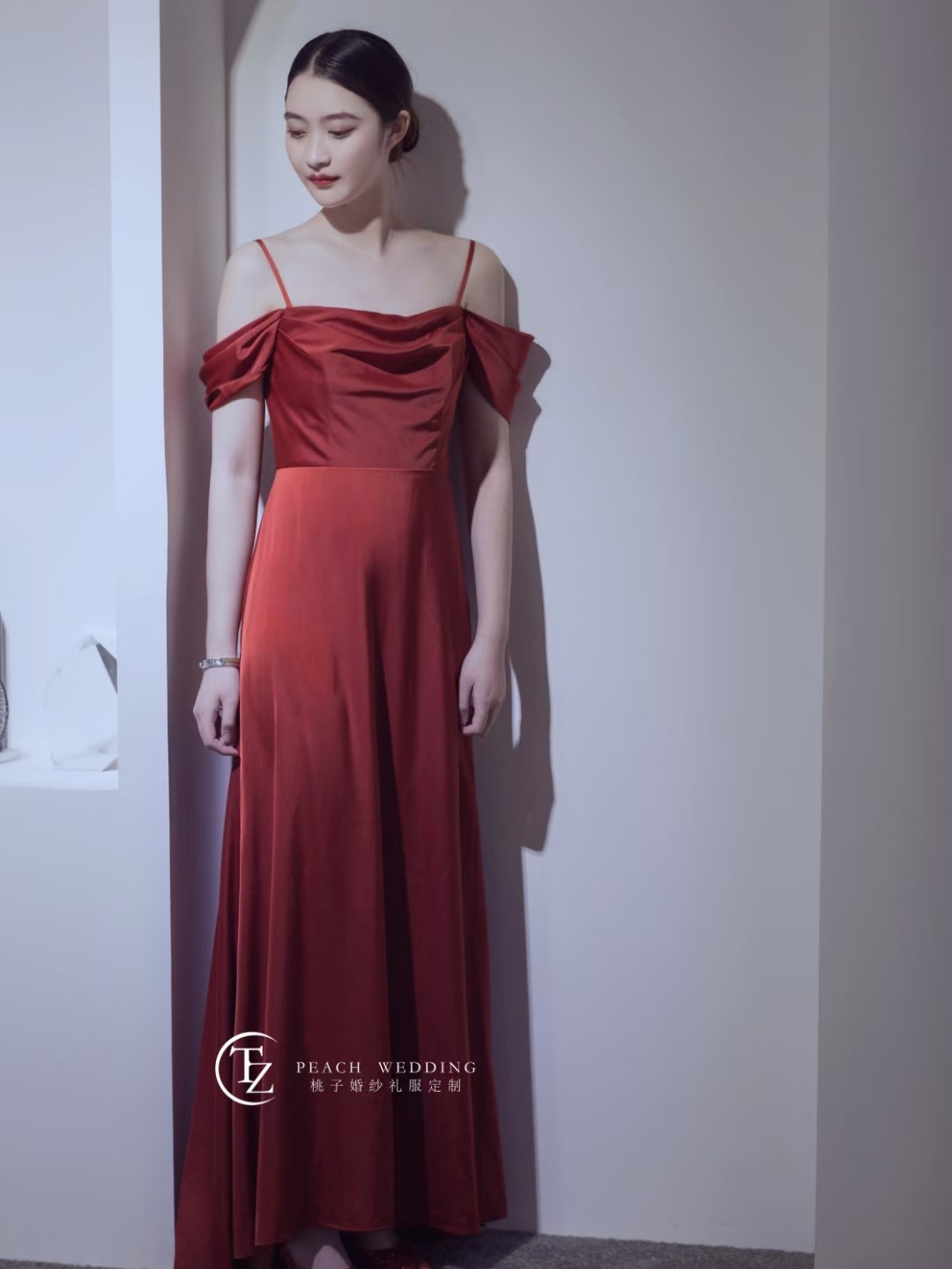 【本店爆款】品牌婚紗禮服三件套加首席檔跟妝