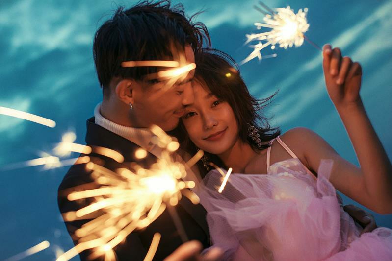 【唯美極簡】+底片全送+免租婚紗+結婚早妝