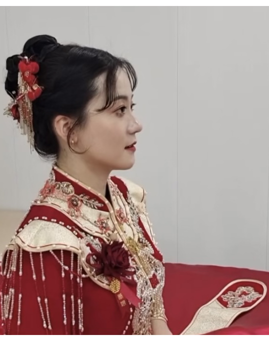 首席档全程新娘妆容3＋3个造型＋送新郎妆+妈妈妆