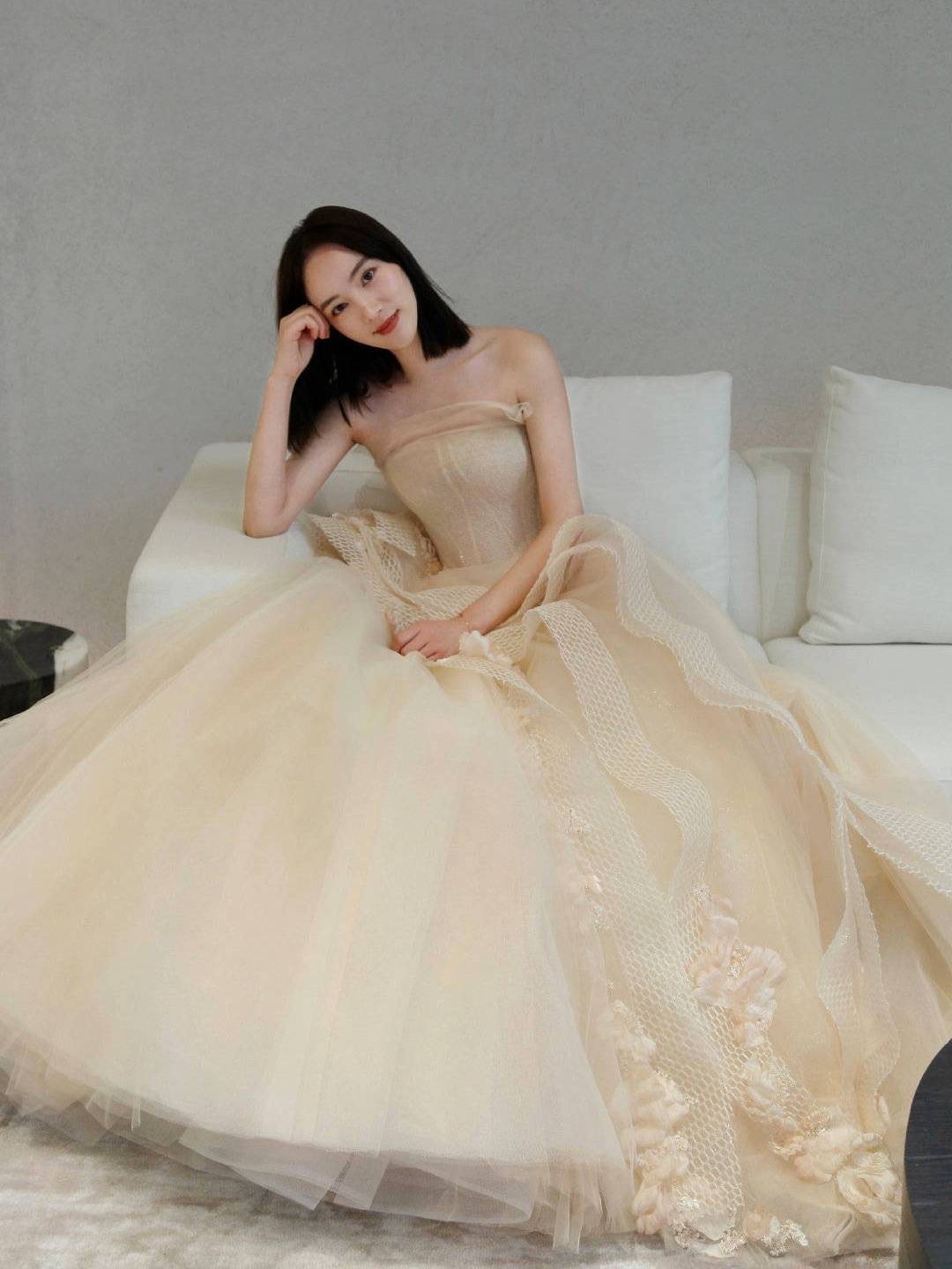 适合户外婚礼的主款婚纱甜美简约风