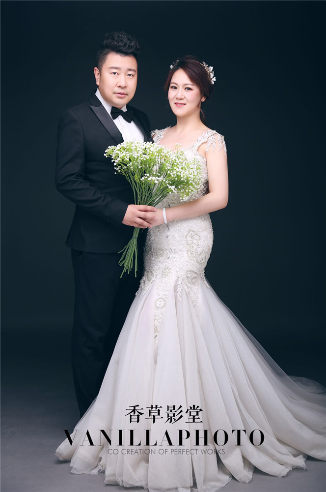 前卫婚纱摄影_前卫婚纱男模(3)
