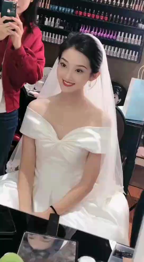 全天新娘跟妆送妈妈妆，伴娘妆