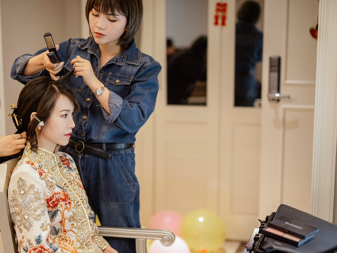 新娘全天跟妆  包含妈妈妈妆伴娘装