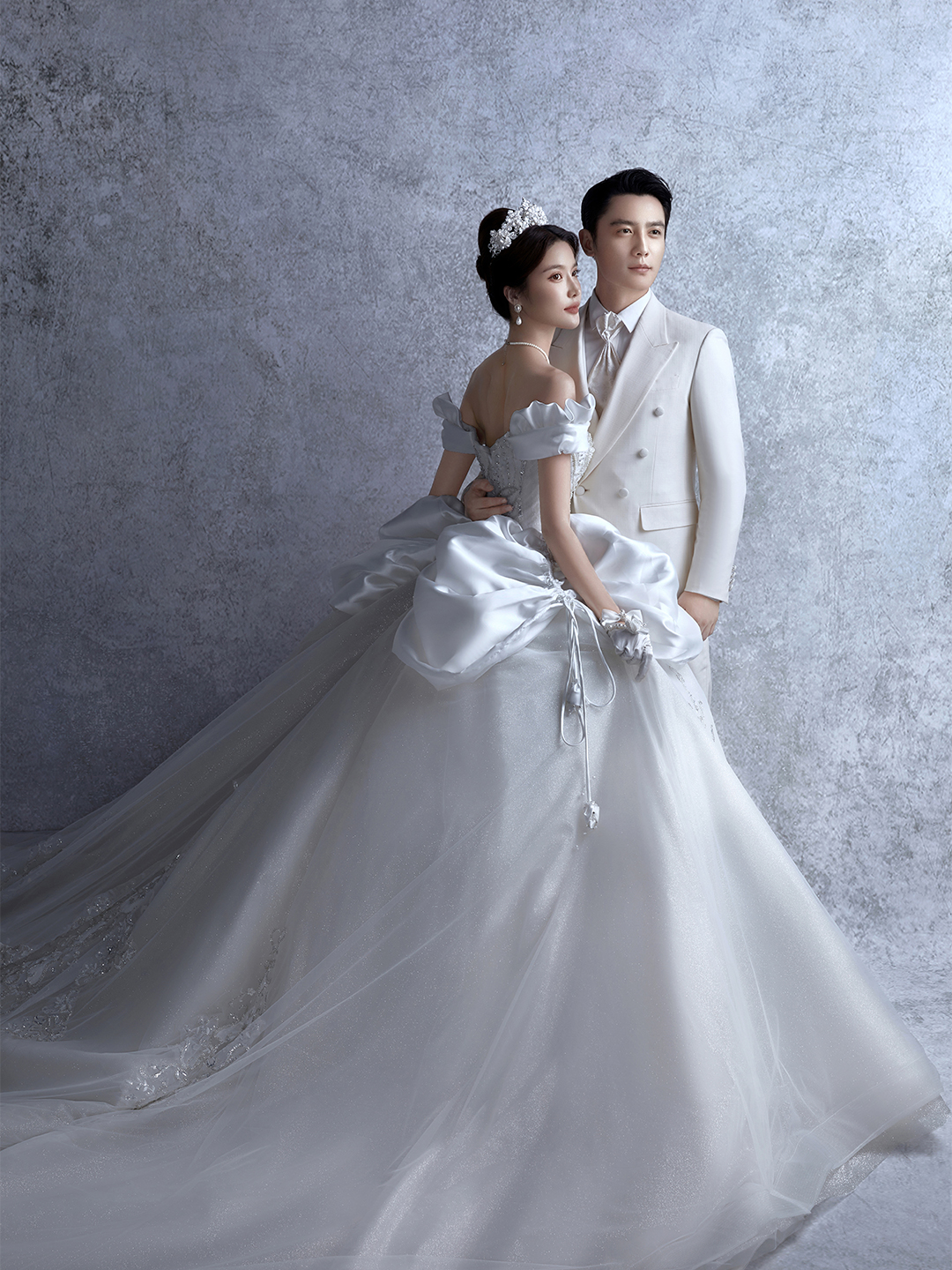 在逃公主婚纱照第二期丨室内高定婚纱照