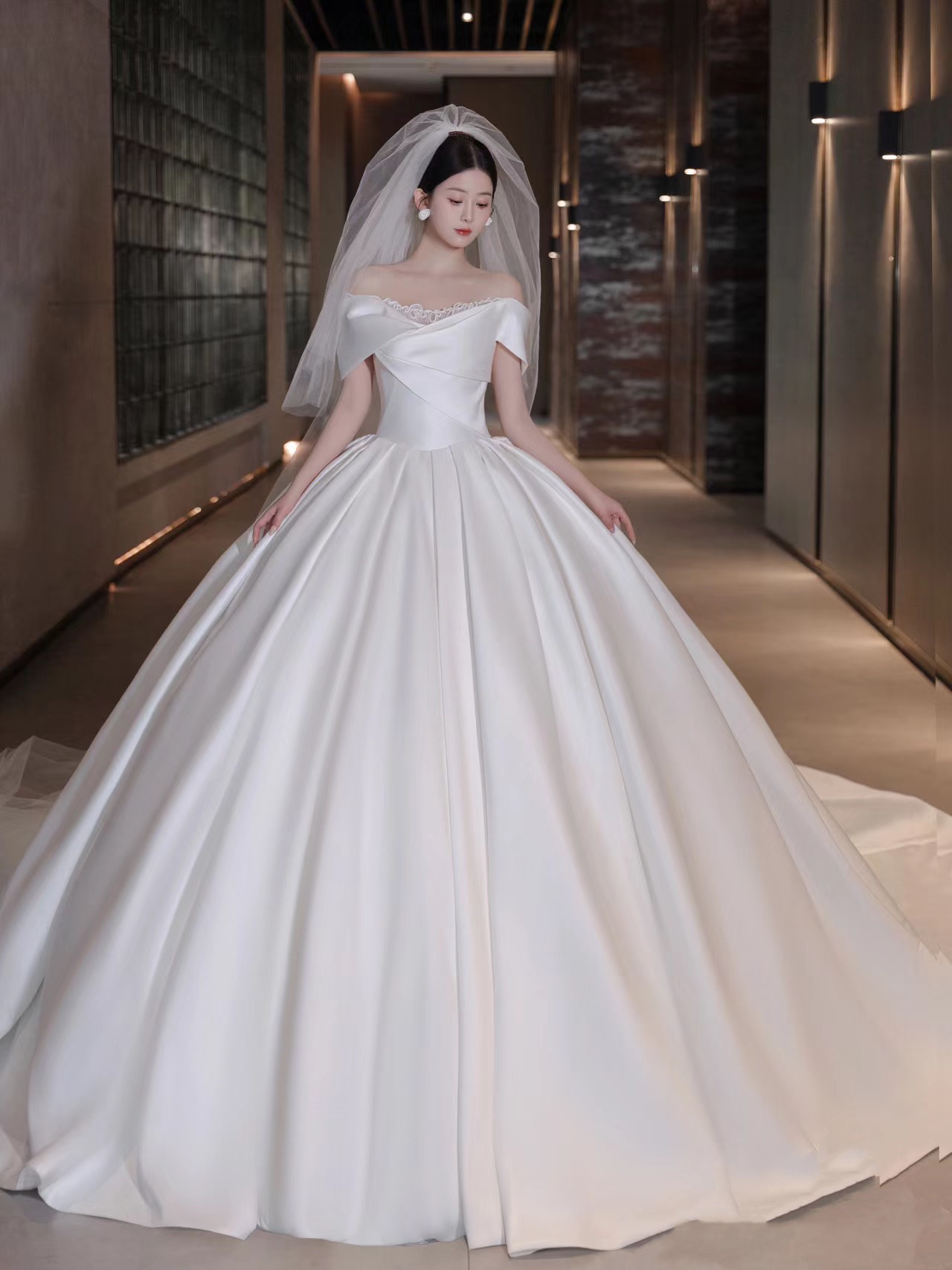 【初见】缎面一字肩重工款