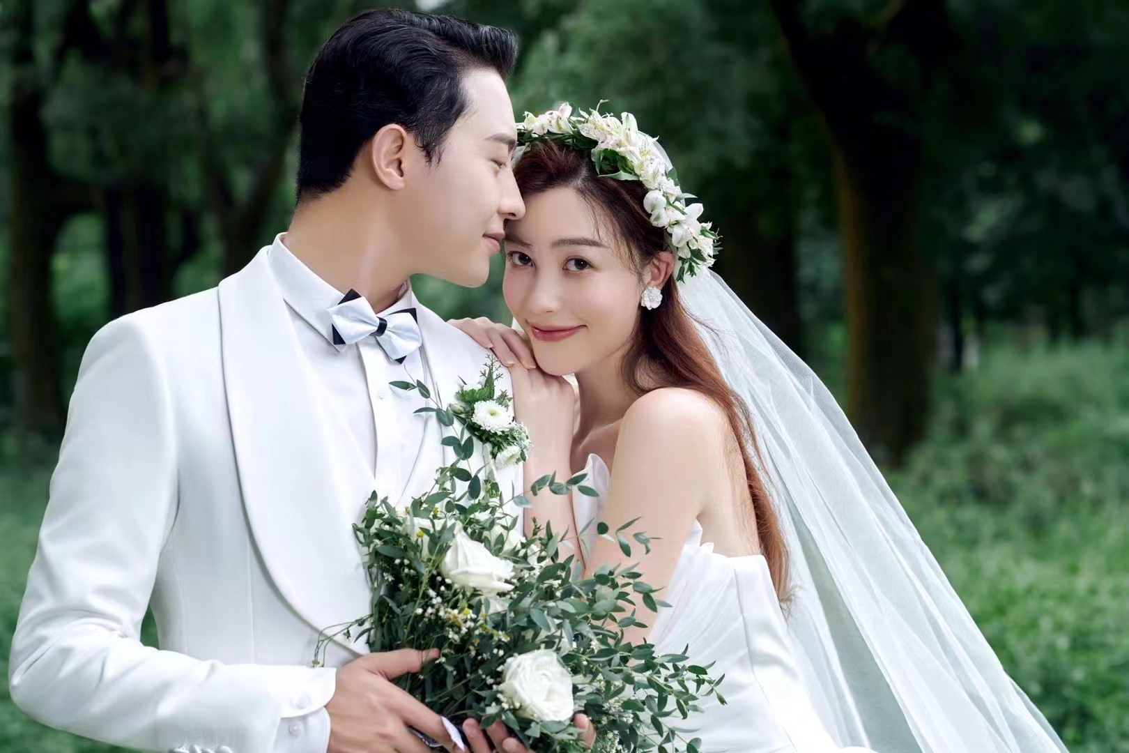 【开业特惠】一价全包+底片全送+赠送全新婚纱