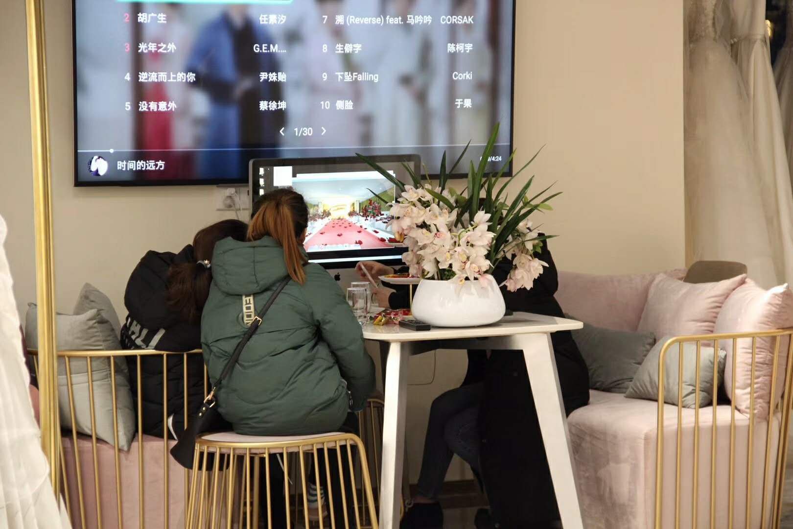 良景花意婚纱礼服馆
