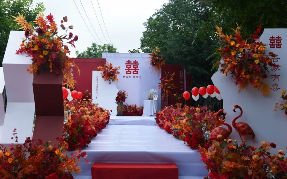 国风西式红白间色新式婚礼布置