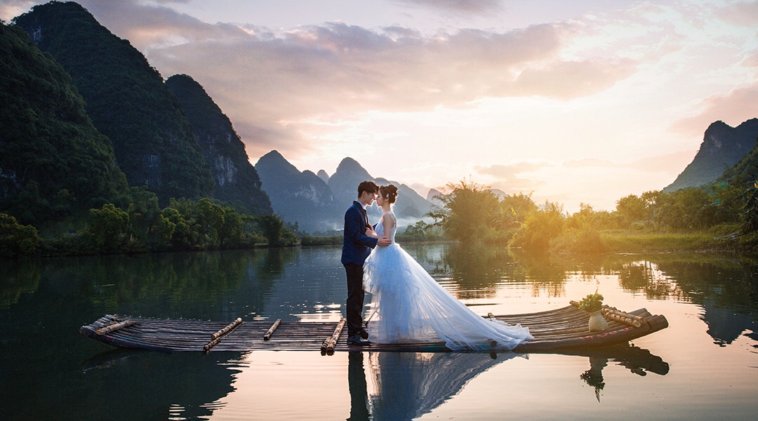 全網(wǎng)推薦INS風(fēng)團(tuán)隊帶你穿婚紗打卡桂林山水