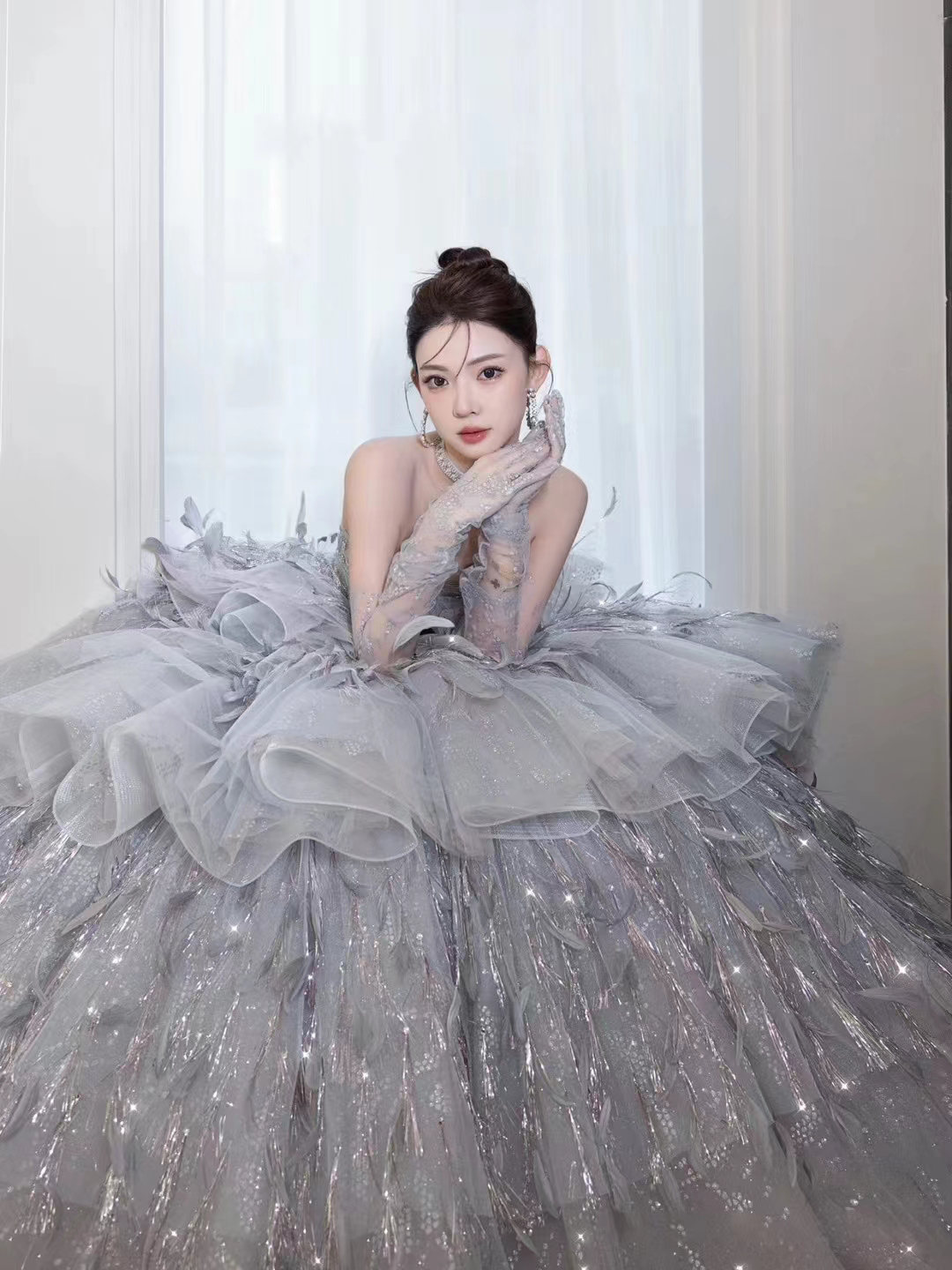 灰色羽毛款主纱