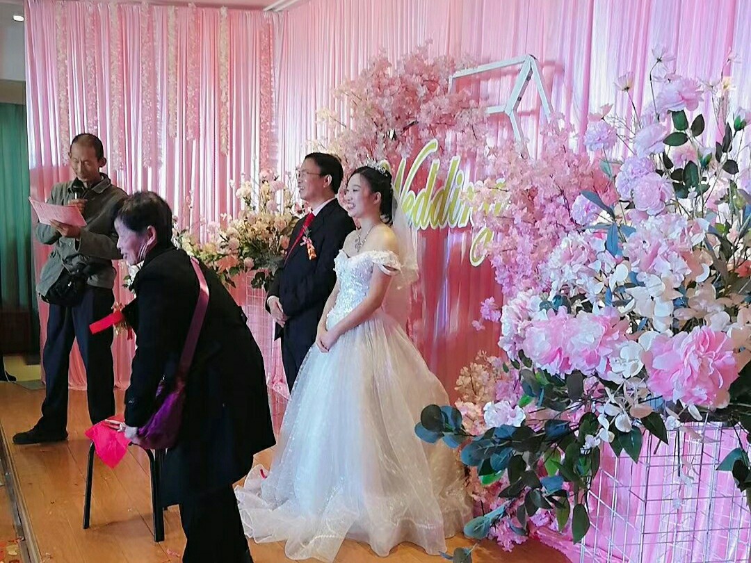 幽默风趣，大气稳重主持人