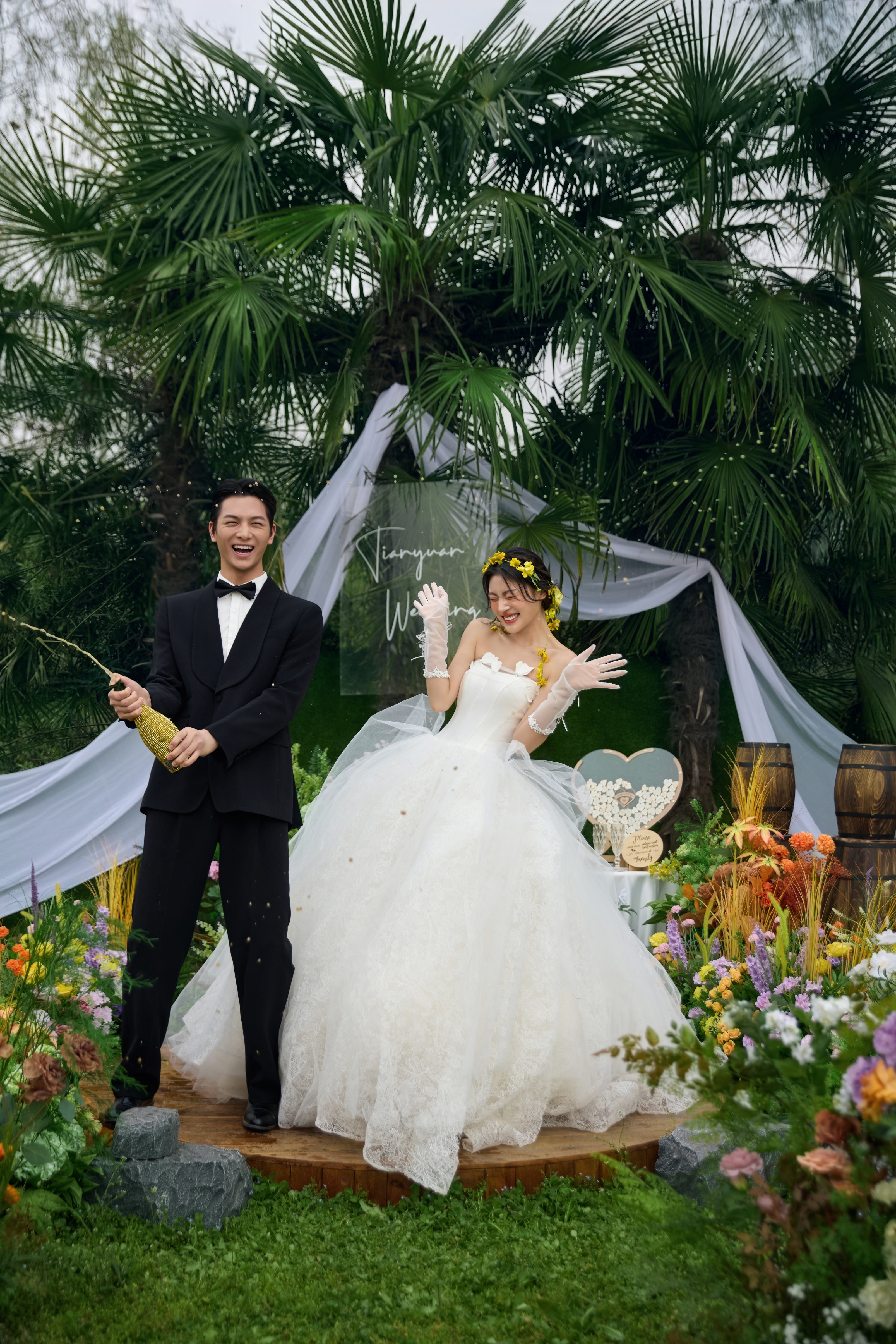 【底片简修】+全场礼服风格任选+婚纱照一对一拍摄