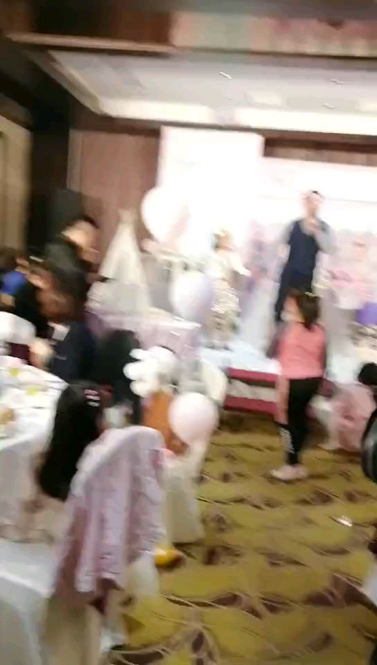 最爱周董  主持人姜姜  宝宝宴互动视频