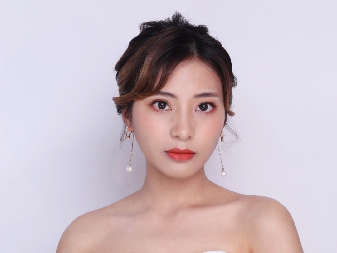 [榜单热销]新娘全天跟妆