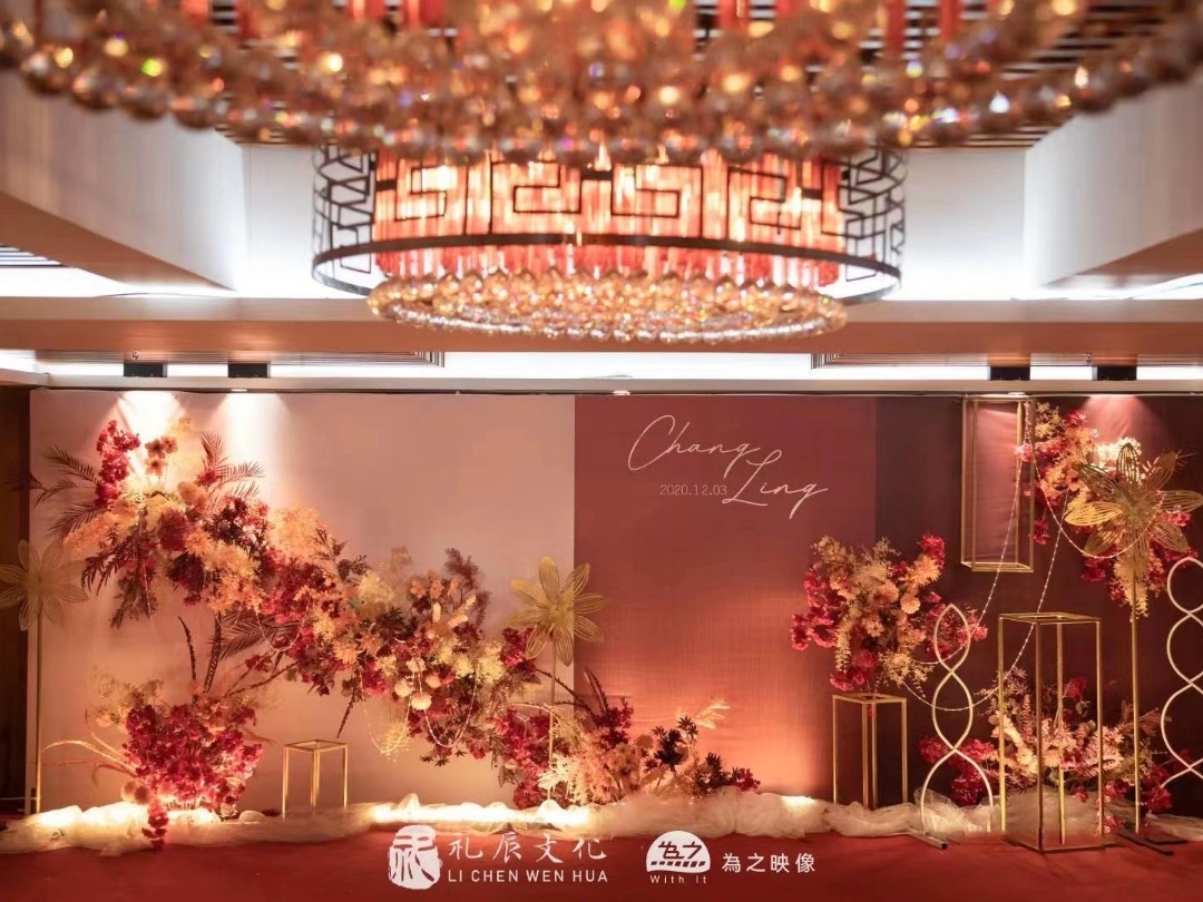 礼辰婚礼|主舞台签到区合影区特惠布置