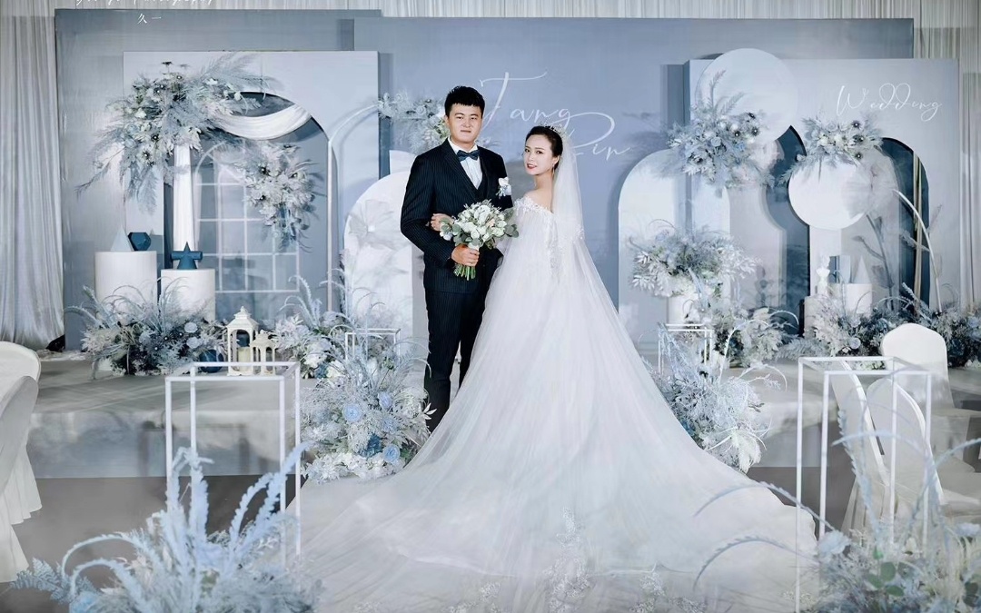 清新而又梦幻的蓝色简约风婚礼