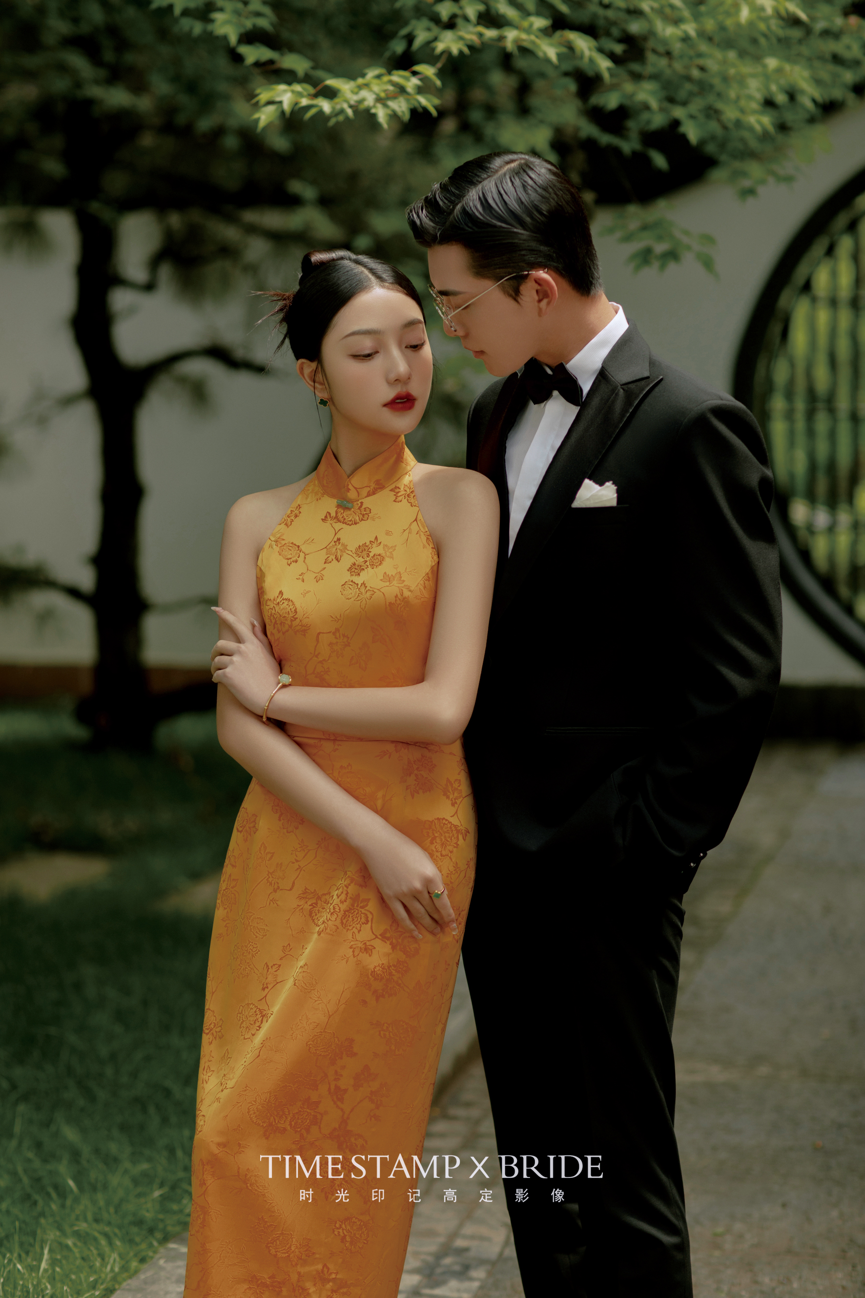 黄色旗袍园林婚照 园林意境 东方气韵！
