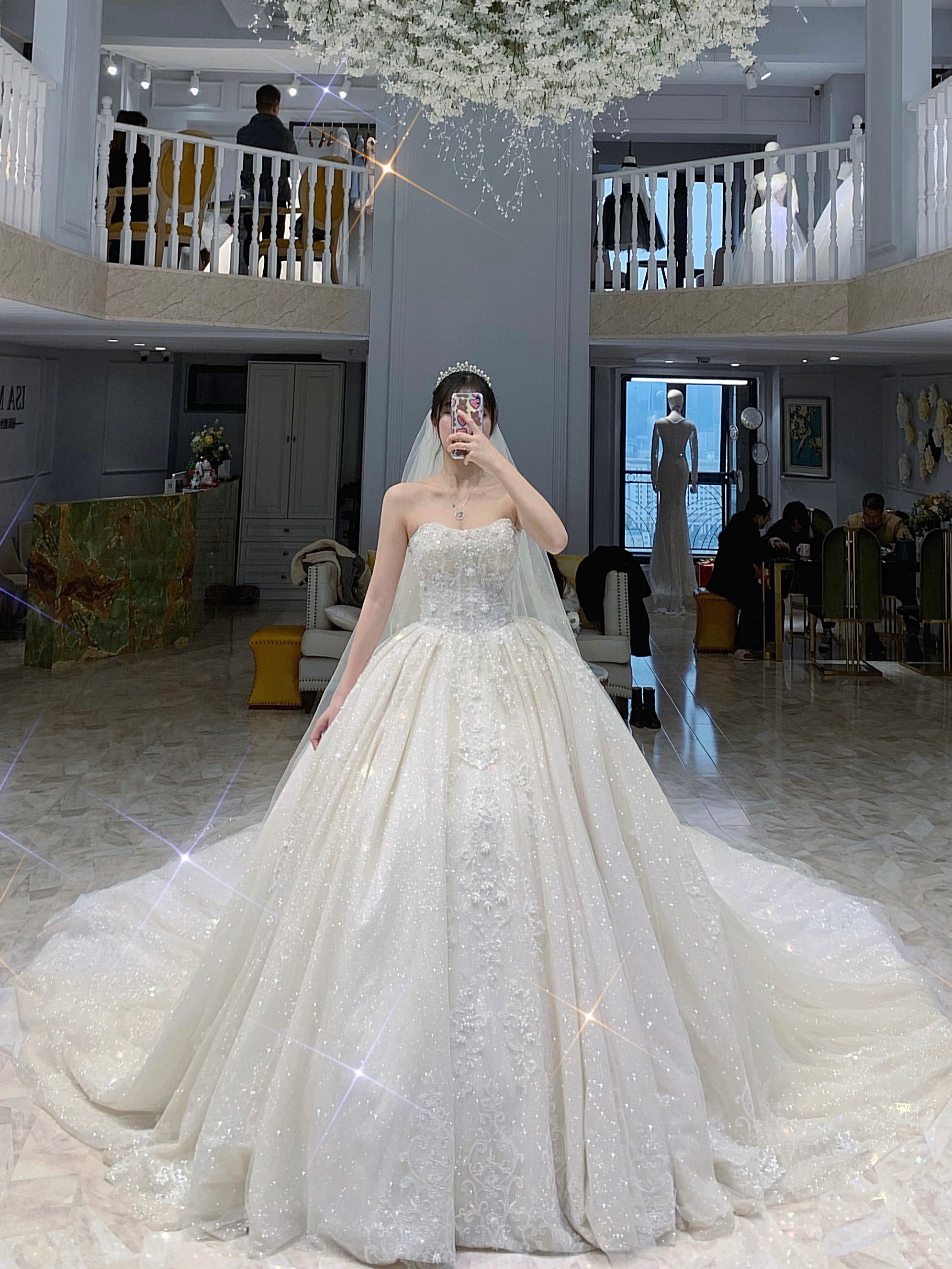 冬季婚纱怎么选呢?  5款宫廷风绝美主纱快给小姐姐支支招吧！