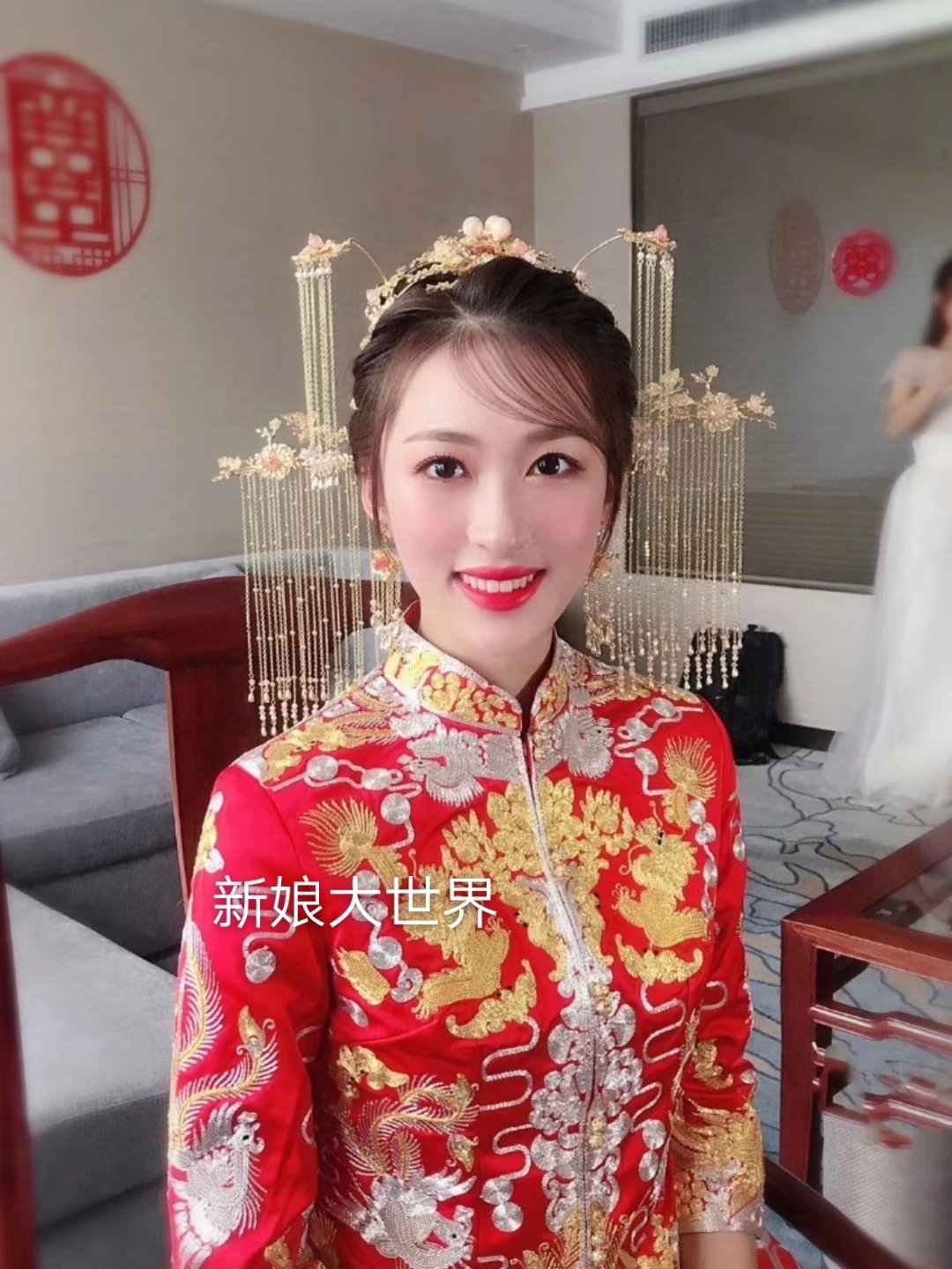 新娘跟妆（市内）+伴娘服=650