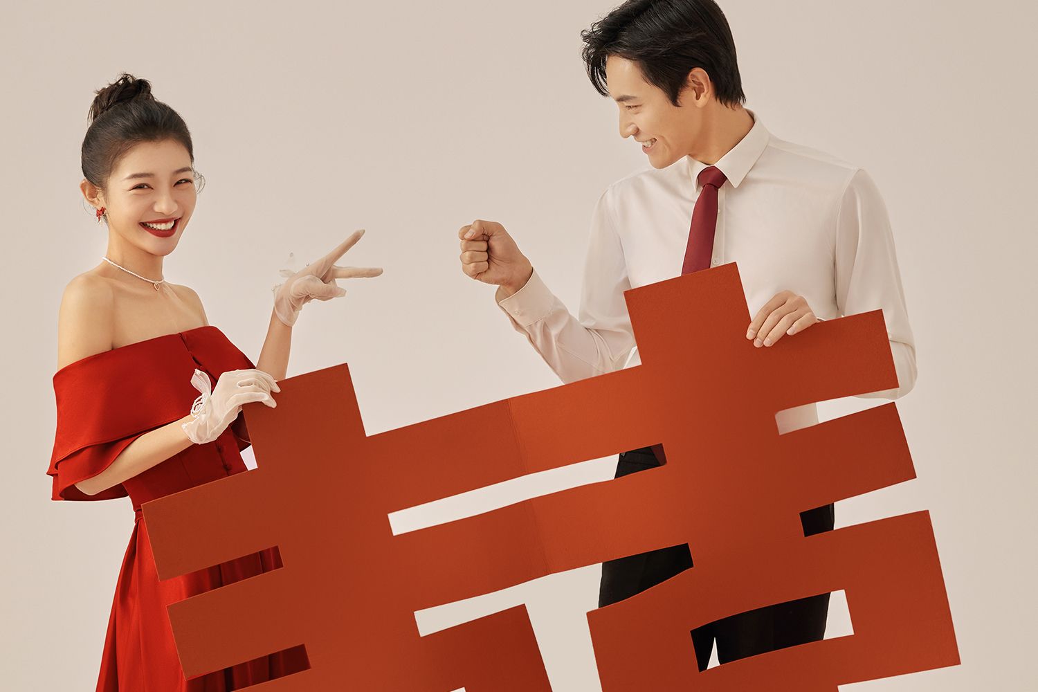 喜嫁风”首席团队4套服装“情绪松弛品牌创新婚纱照