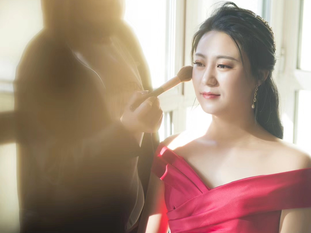 新娘跟妆全天跟 三套造型 秀禾 白纱 敬酒