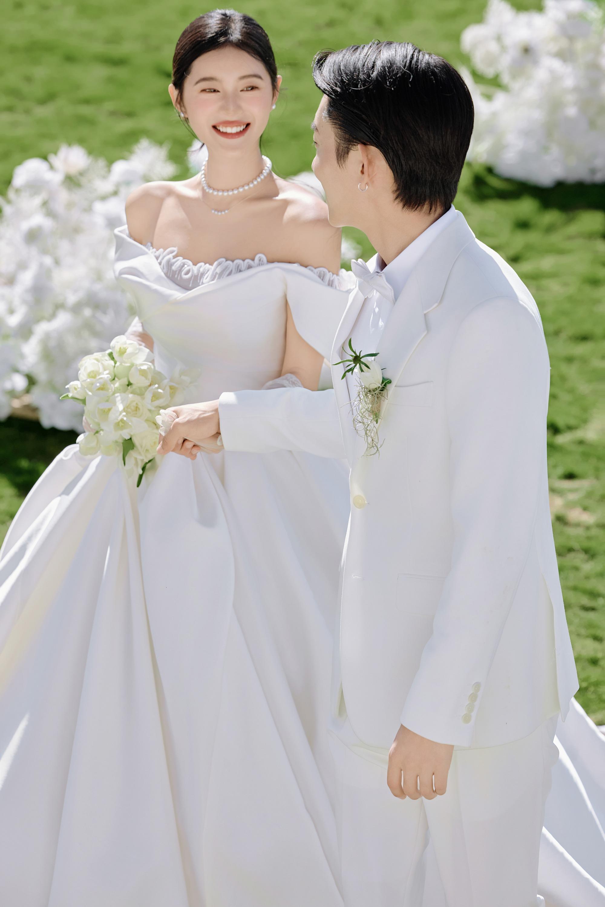 「大理目的地婚礼」半山半岛双机位+微电影+婚纱照