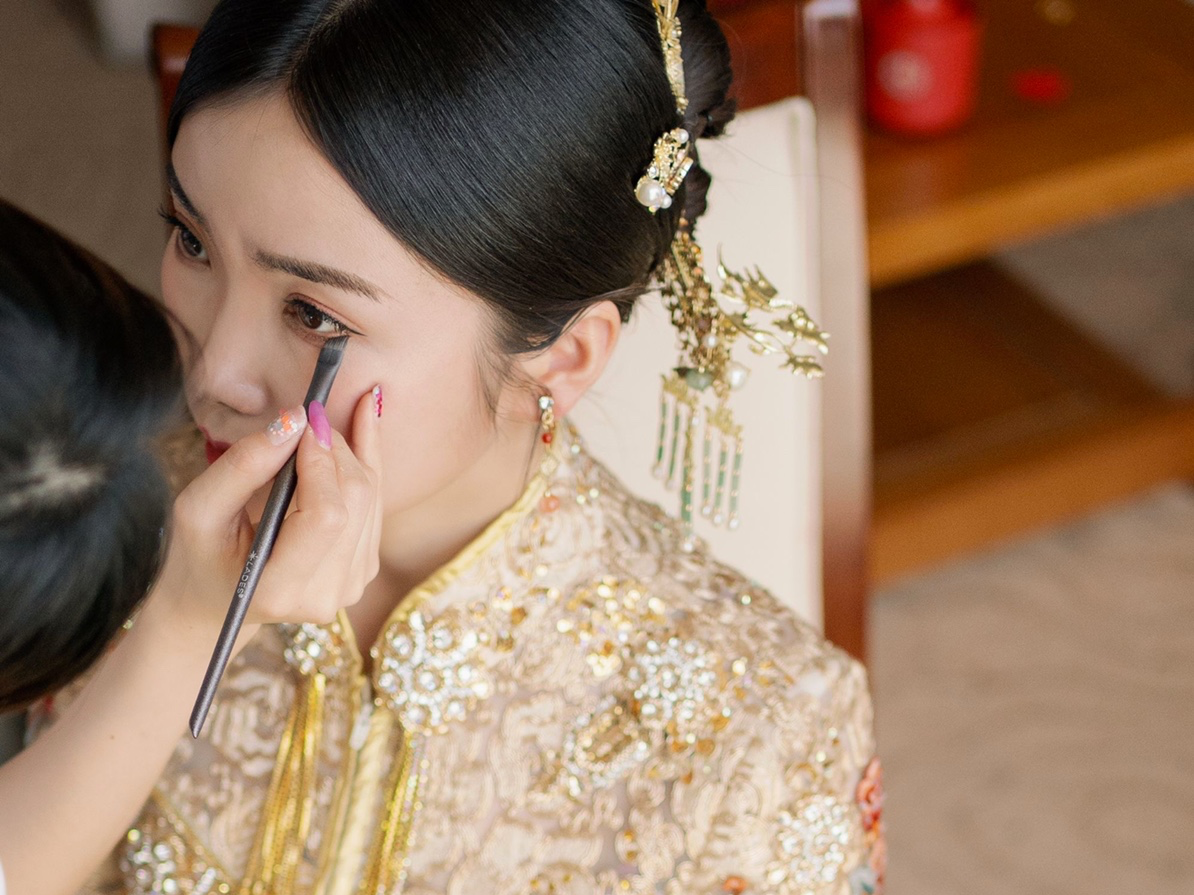 资深化妆师凌晨早妆（秀禾 婚纱均可）