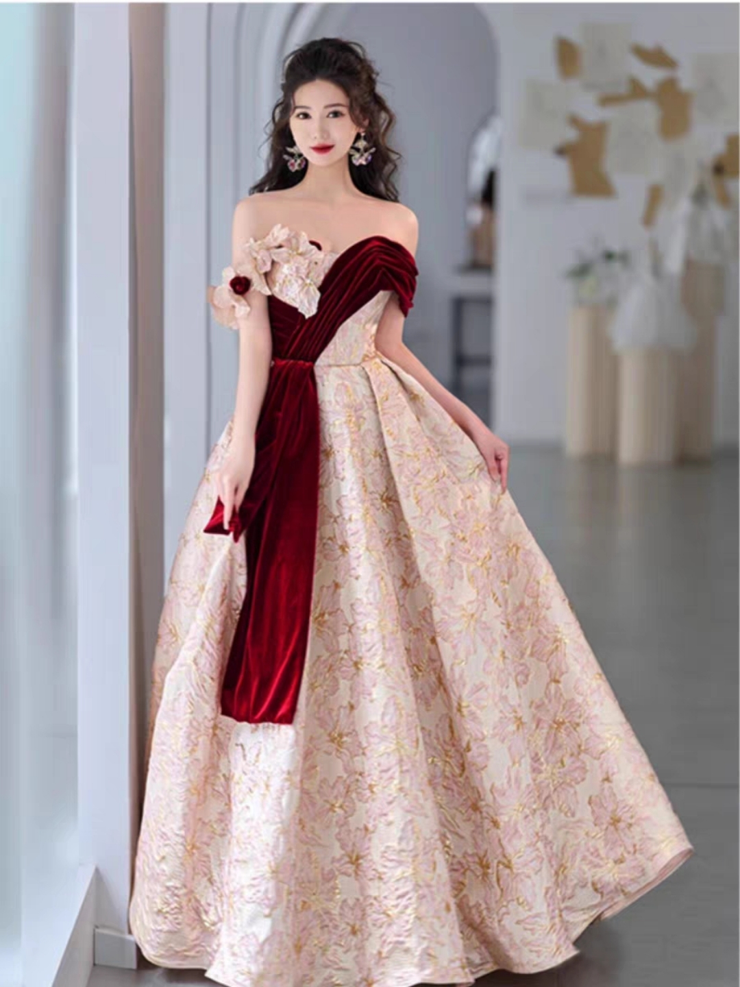 【限时特惠】订婚妆（到店）+精致礼服