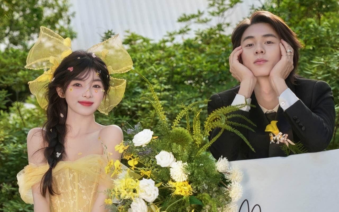 春夏拍的森系草坪婚纱照