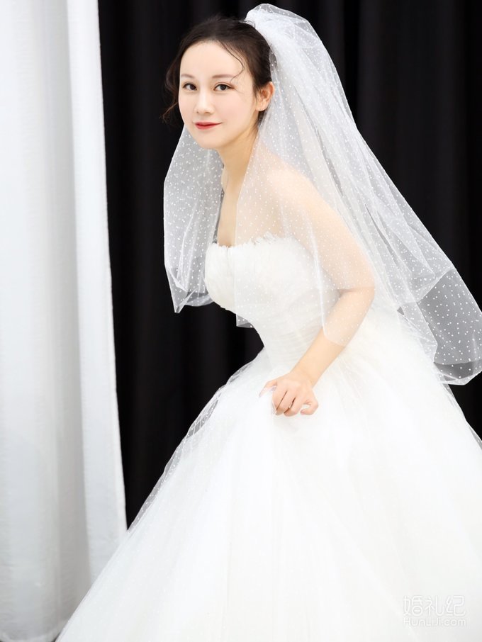 #试纱look#试完婚纱想结第二次婚了[大笑]