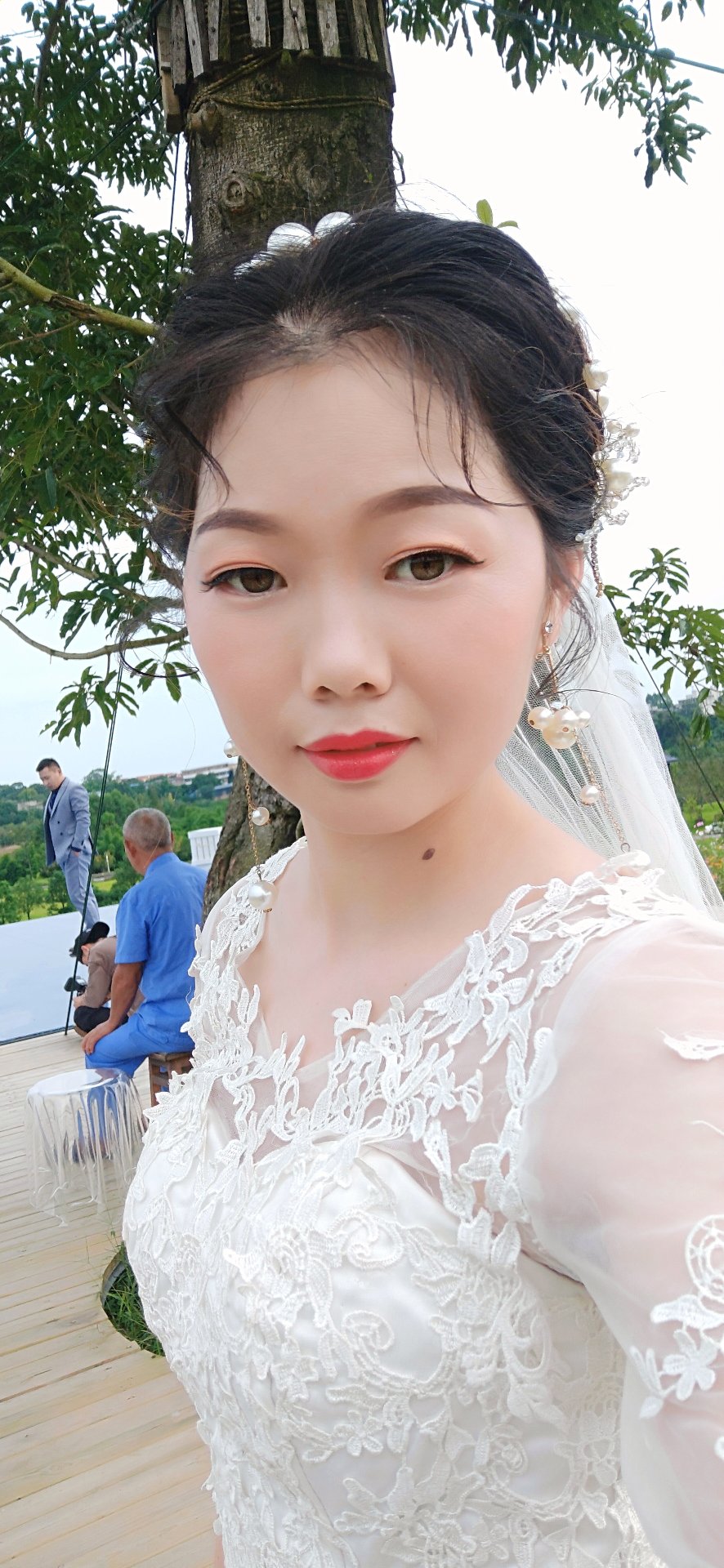 选婚纱，都没有拍到几张照片